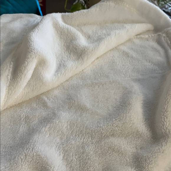 Croft & Barrow Soft White Robe - Picture 9 of 9